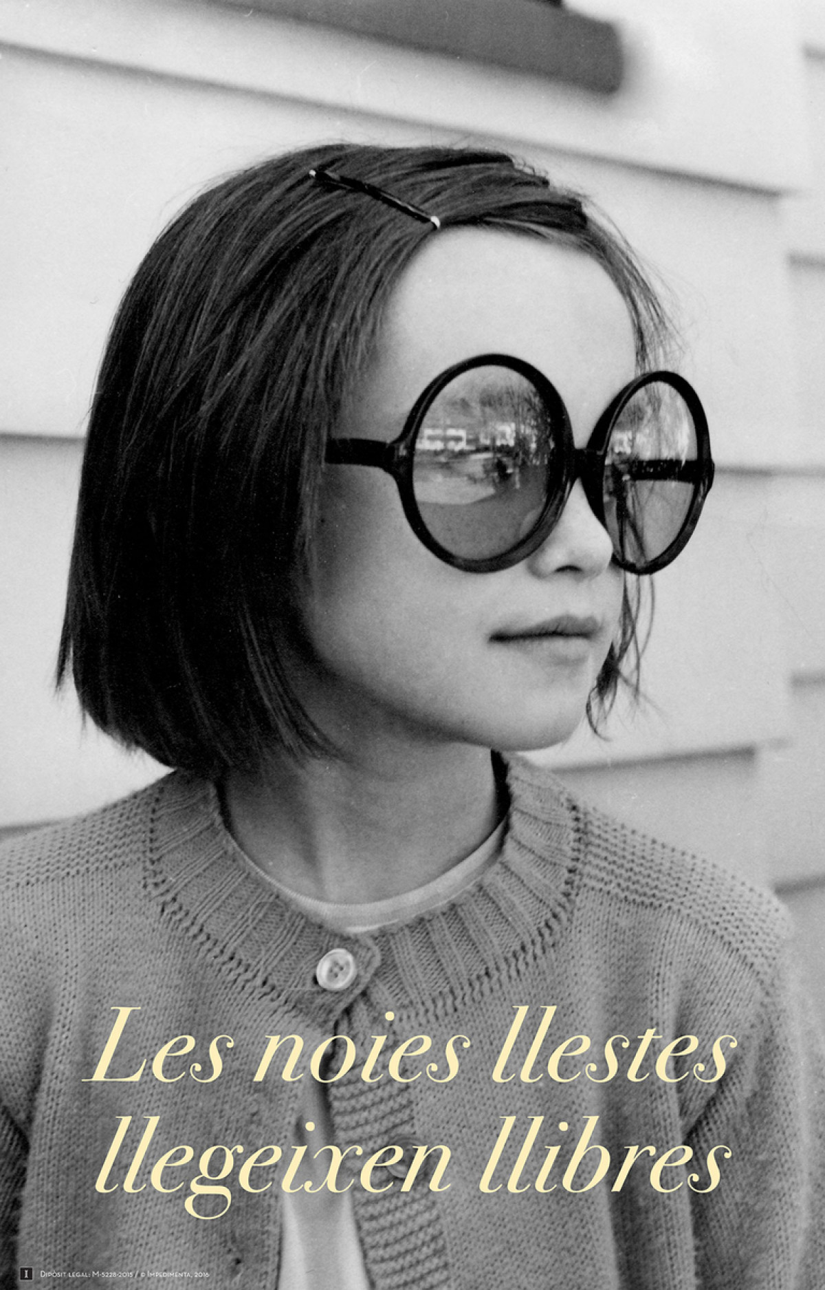 CARTELL 'LES NOIES LLESTES LLEGEIXEN LLIBRES'